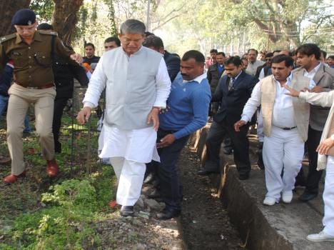 cm harish rawat reduce his security