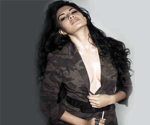 jacqueline fernandez surprise stunt scene of kick