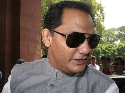 only 3 sport person won loksabha election