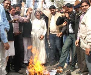 protest against arvind kejriwal