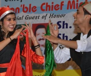 Himachali folk hue appeared on stage in Chandigarh