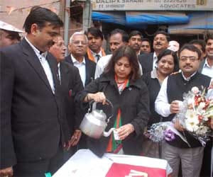 meenakshi lekhi commented on aap in namo tea party