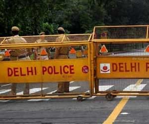 goons looted US movie producer in delhi