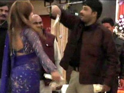 sp workers beat photographer in muzaffarnagar