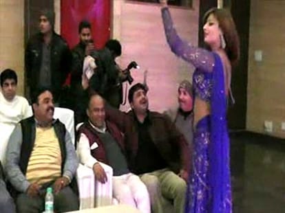 samajwadi party leaders dance in muzaffarnagar