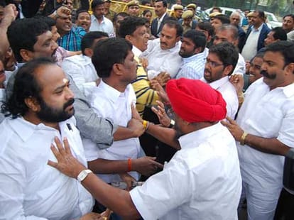 ruckus in parliament over telanganam issue