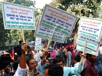 ruckus in parliament over telanganam issue