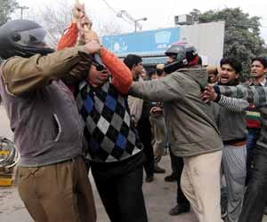 Sub-inspector and constable beaten up 