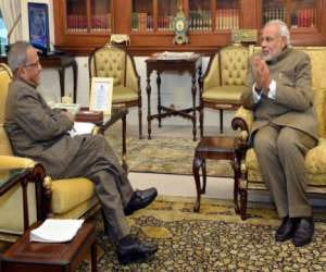 why did modi praises pranab a again and again, has some interesting reasons