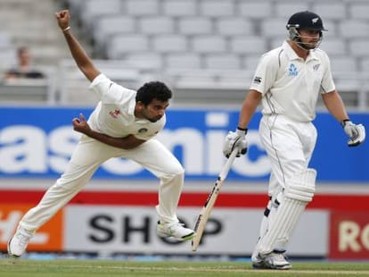 rahul dravid and wasim akram fight for zaheer!
