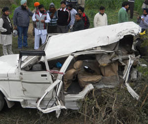 Road accident in bhind muraina