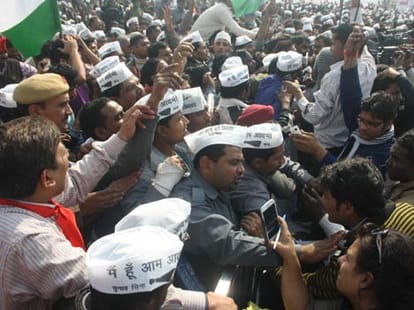 kejriwal govt didn't passed interim budget, delhi could face financial crisis