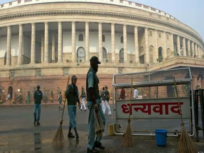 ruckus in parliament over telanganam issue