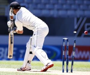 17 wickets falls in 3rd day of auckland test 