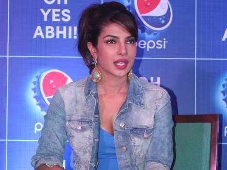 priyanka stopped Hrithik, Shahid way