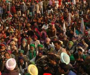 Farmers sits on Karnal-Asandh road