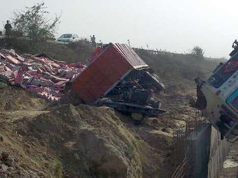 truck accident one died at bilaspur himachal.