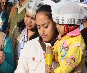 AAP now sell jute bag for fund raising 