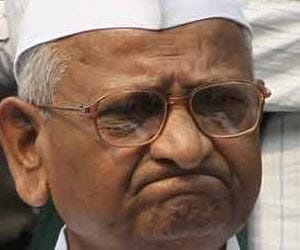 aam aadmi party accepts its mistake on communal posters