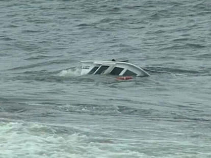 tourist dead body found in ganga