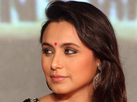 rani mukherjee taking tips from sabyasachi