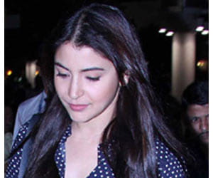 anushka sharma get emotional