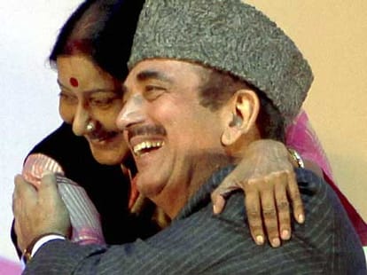 congress party big attack on pm modi on sushma vasundhra issue