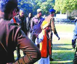 Shiv Sena member go to park and ask question to loving couple 