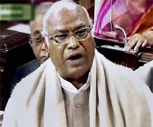 railway minister present rail budget 2014