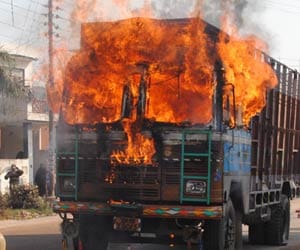 disturbance in agra after accident