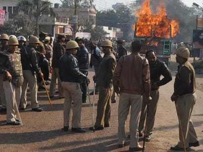 disturbance in agra after accident