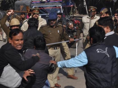 disturbance in agra after accident