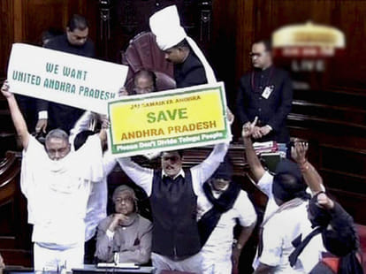 ruckus in parliament over telanganam issue