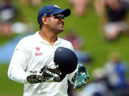 why ms dhoni smile in second test!