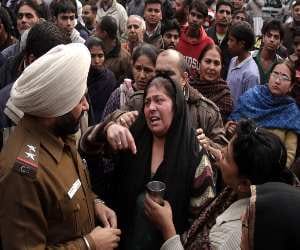 two sisters missing: public protest against police
