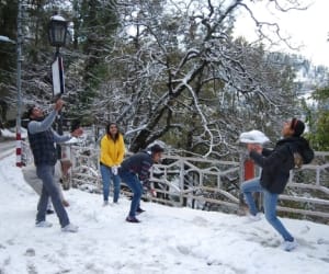 Snow closes roads, profit of taxi drivers