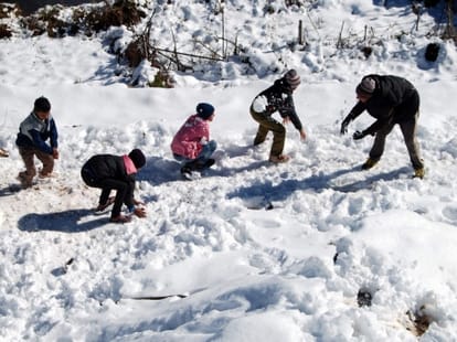 snowfall on holi