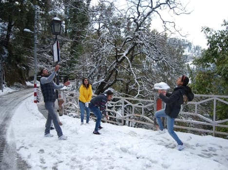 snowfall on holi