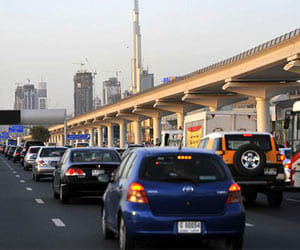 dubai_car_salary_family