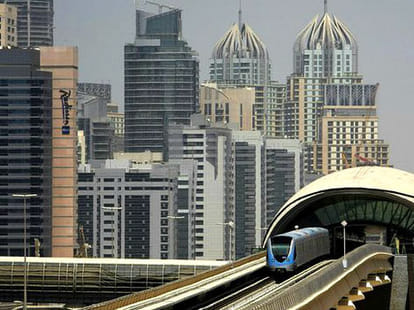 dubai_car_salary_family