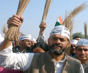 Yogendra yadav says bjp is good than inld