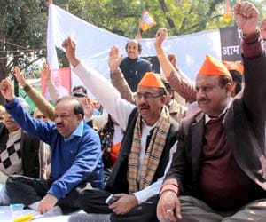 sushma swaraj not takes part of bjp pol khol against aap