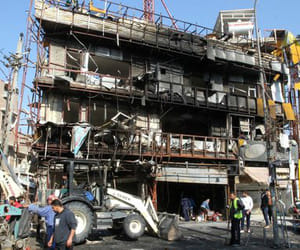 thirty three died in iraq in bomb blast