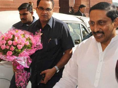 andhra pradesh chief minister kiran kumar reddy resigns, quits congress 
