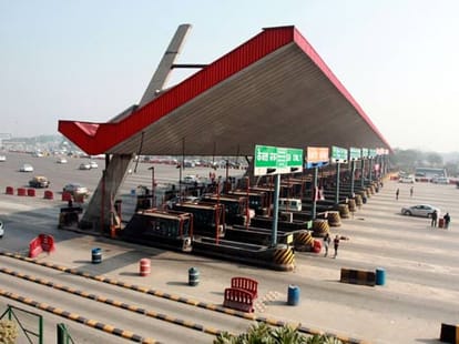 Badarpur toll plaza should be toll free