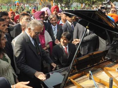 rose festival starts on 21 feb