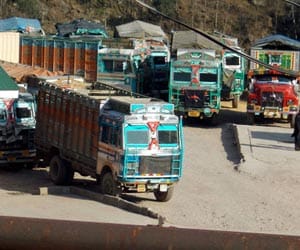 trade Stalled due to flood in kashmir