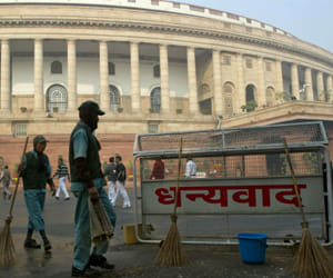 indias largest and smallest lok sabha constituency