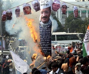 Congress starts exposing AAP