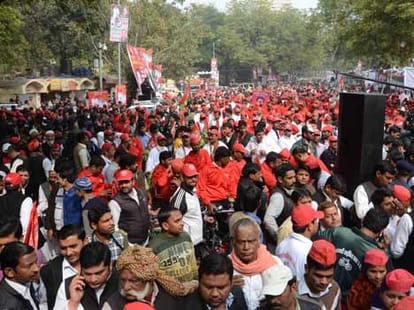 ias durga shakti nagpal clashed again with samajwadi party